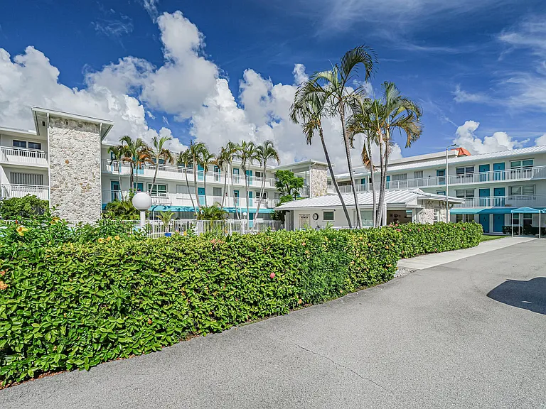 37 Yacht Club Dr #310 — Photo 3