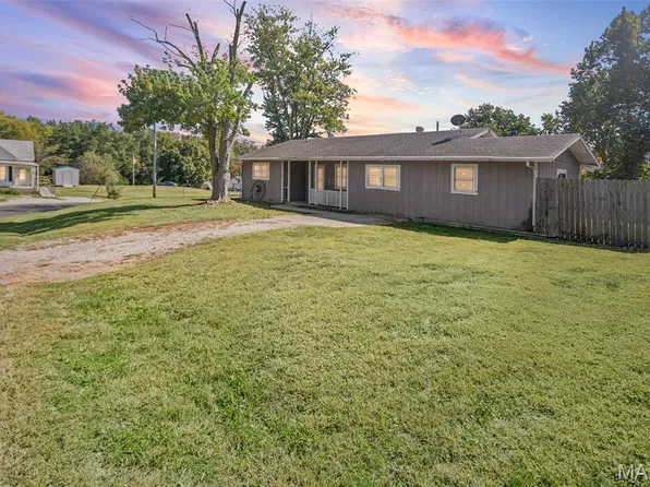 103 E North St, Pleasant Hill, IL 62366