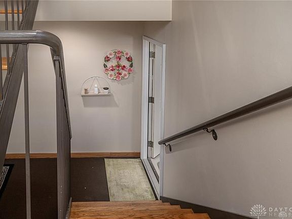 4th image of 128 Bellaire Ave APT 104