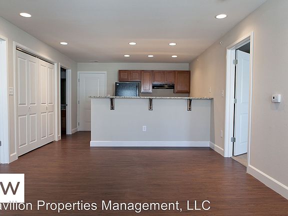 3rd image of 609 S Henderson St APT 201