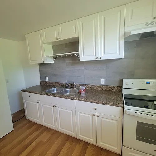 832 White Ln #4 Photo 1