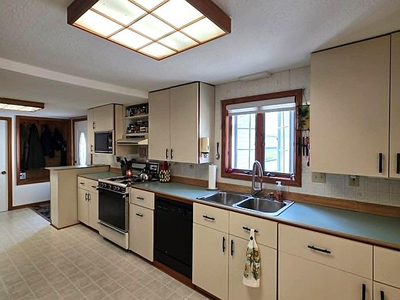 2nd image of 1157 Hamilton Rd