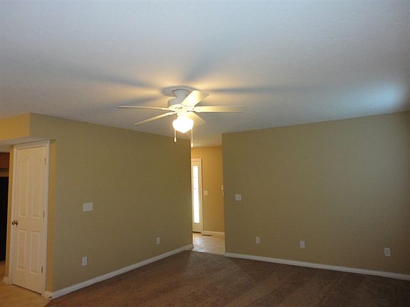 3rd image of 709 Broad Oak Dr
