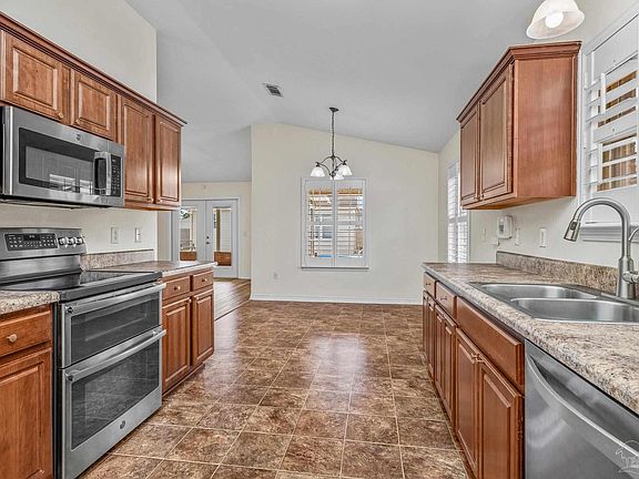 4th image of 2403 Flintstone Dr