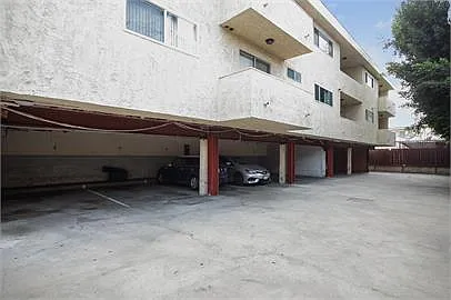 425 N Hobart Blvd — Photo 3