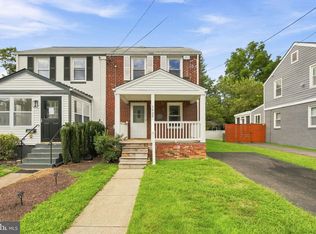 5922 Edgehill Ct, Alexandria, VA 22303