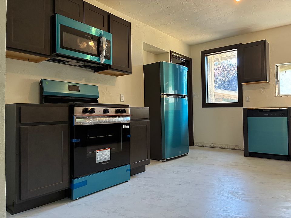 1st image of 552 W Broadway