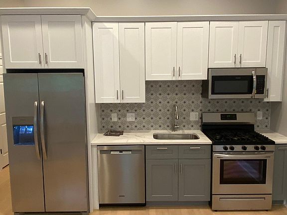 2nd image of 1239 N Rockwell St #1N
