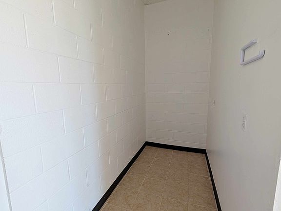 3rd image of 4636 SE 29th St