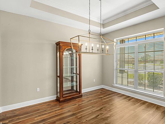 4th image of 4077 Portland Cir
