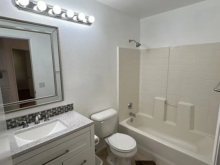 2121 Beechwood St — Photo 15