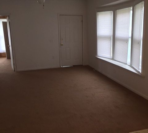 4th image of 427 Spencer St NE #1