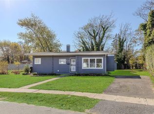 3 Emerald Ln S, Amityville, NY 11701