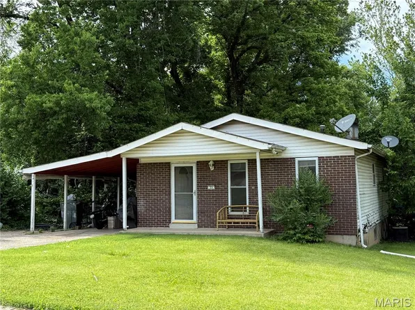 25 Robin Dr, Saint Charles, MO 63301