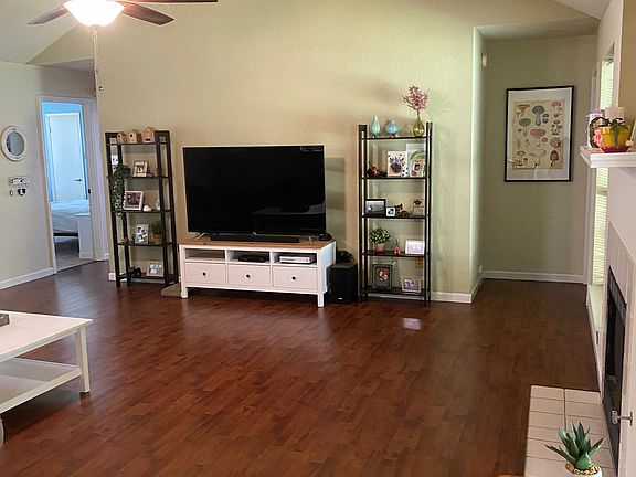 3rd image of 1203 Weatherford Dr