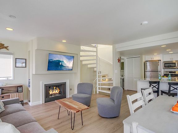 3rd image of 824 Ostend Ct