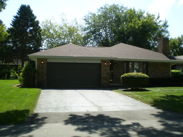 4371 Pine Ridge Cir, Racine, WI 53403