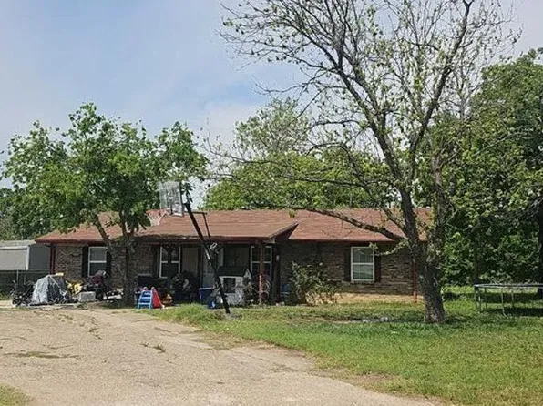 206 Redbird Ct, Joshua, TX 76058