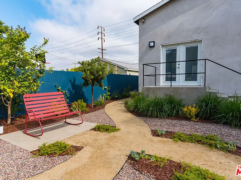 1460 Yosemite Dr — Photo 32
