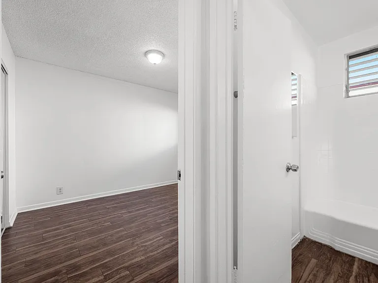 5326 La Mirada Ave — Photo 12