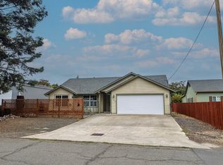 120 SE Edwards Ave, Winston, OR 97496