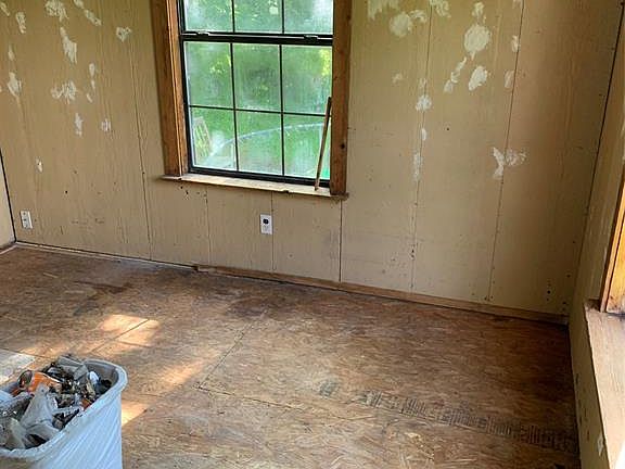 4th image of 401 Kirk Ln