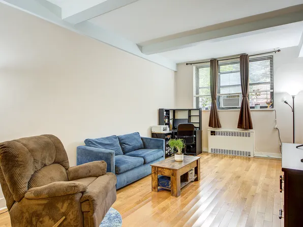 67-35 Yellowstone Boulevard image 6 of 27