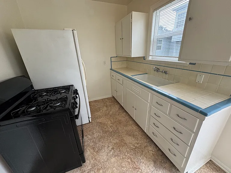 2014 N Parish Pl #2018 — Photo 4