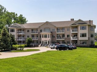 14100 Pinnacle Pointe Dr UNIT 208, Clive, IA 50325