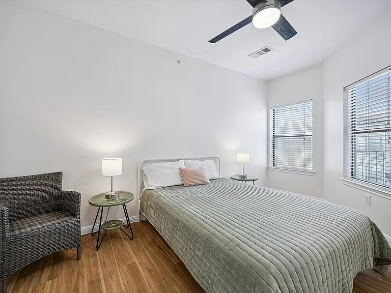2502 Leon St #501 — Photo 9