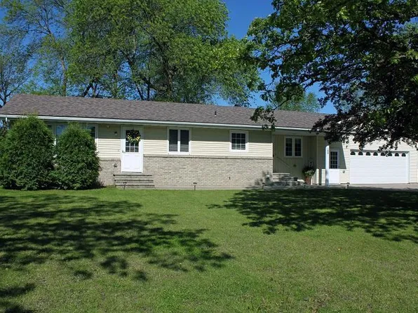 1229 Edgewood Dr, Thief River Falls, MN 56701