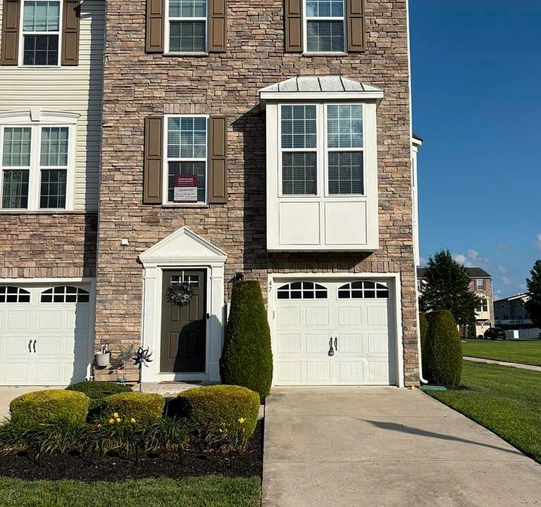 1st image of 47 Village Green Ln
