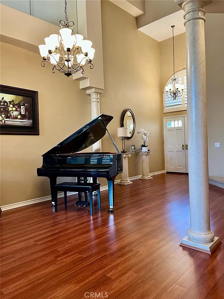 3 bed, 2.5 bath, 2549 sqft, $7,900 — Photo 4