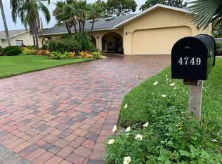 4749 Greencroft Rd, Sarasota, FL 34235
