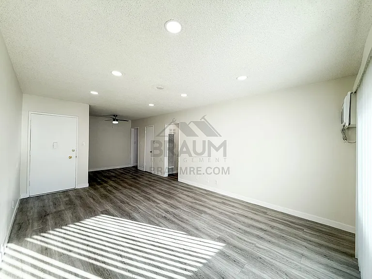 SEPULVEDA — Photo 4