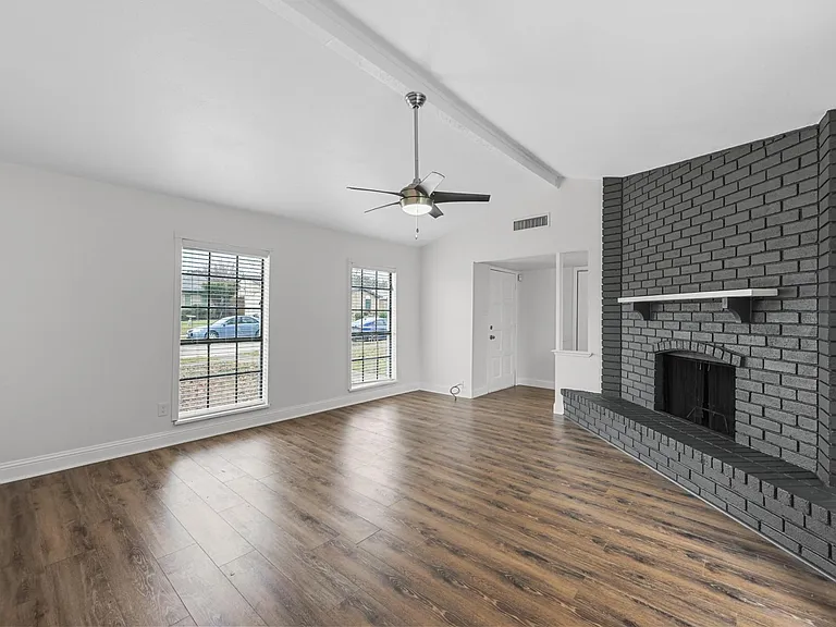 4940 Watkins Dr — Photo 8