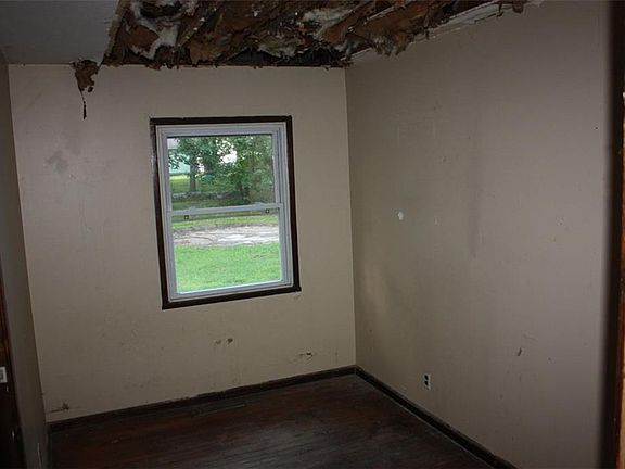 4th image of 5607 W Genesee St