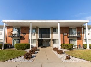 9500 Dee Rd #202B, Des Plaines, IL 60016