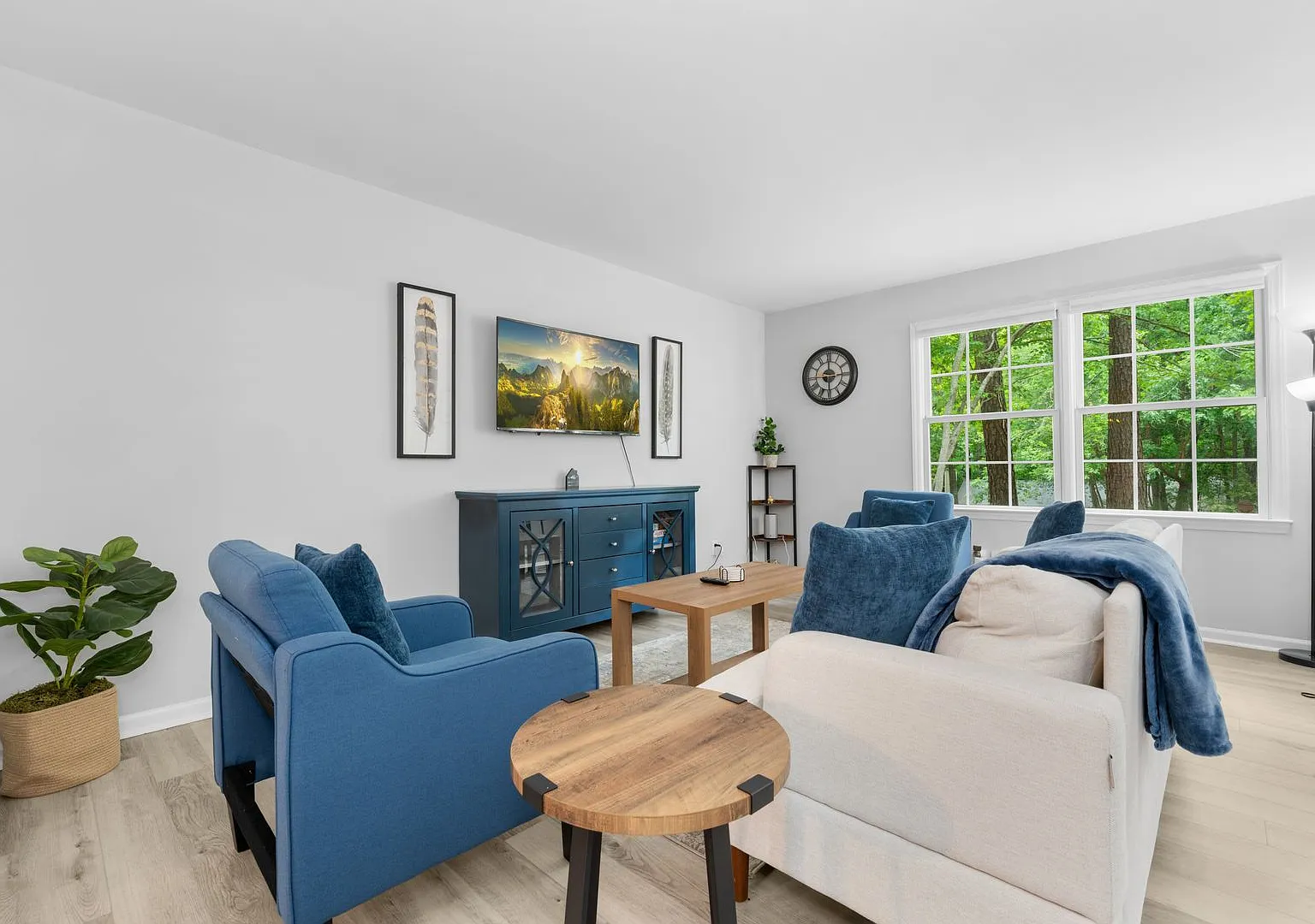 Move-In Ready 2be / 2.5ba Duplex Unit B - Great Convenient Location — Photo 2