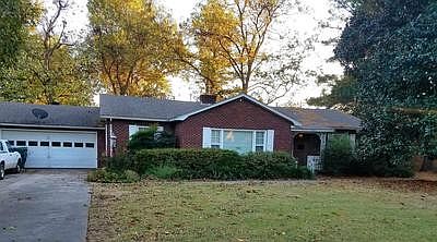 1st image of 615 W Pecan St