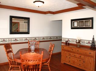 1004 Stuart Dr, Heyworth, IL 61745