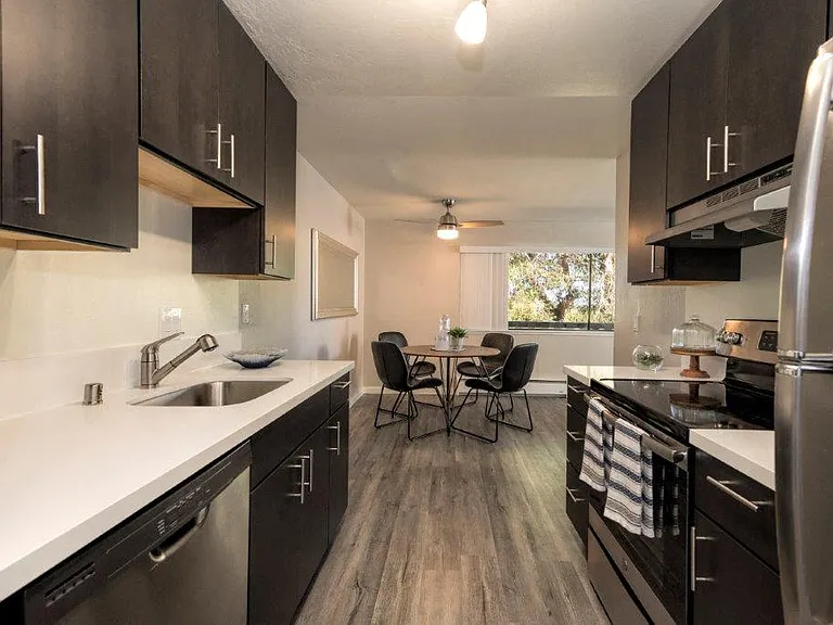 Parkside Apartments Kitchen and appliances