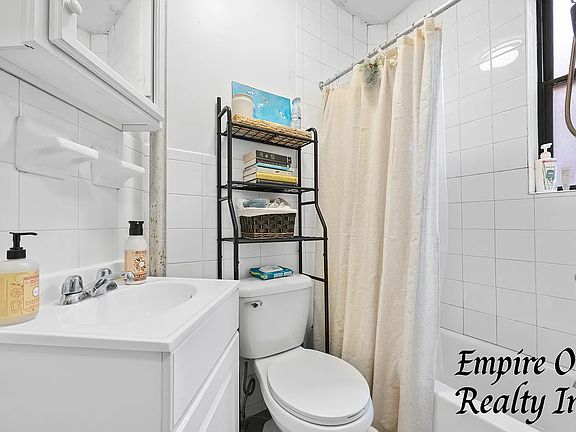 4th image of 165 Montrose Ave APT 3B