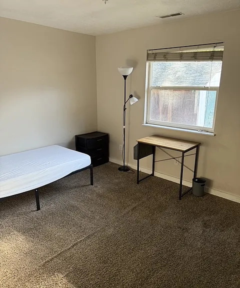 853 E 300 N — Photo 11