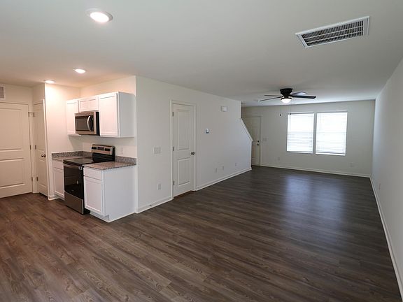 3rd image of 130 Ariel Ct