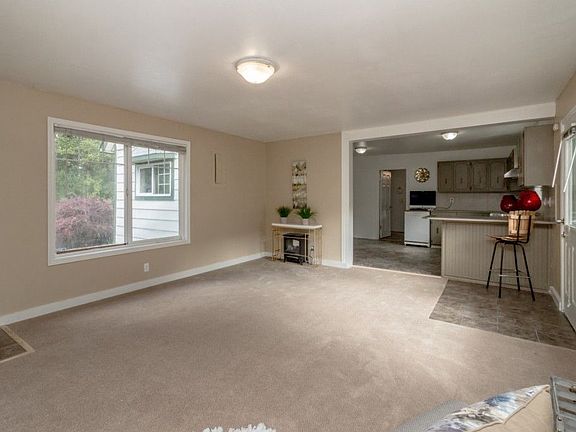5th image of 35816 Cumberland Way SE