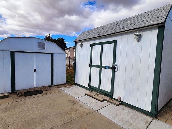 4th image of 2205 E Linden St Trailer 3