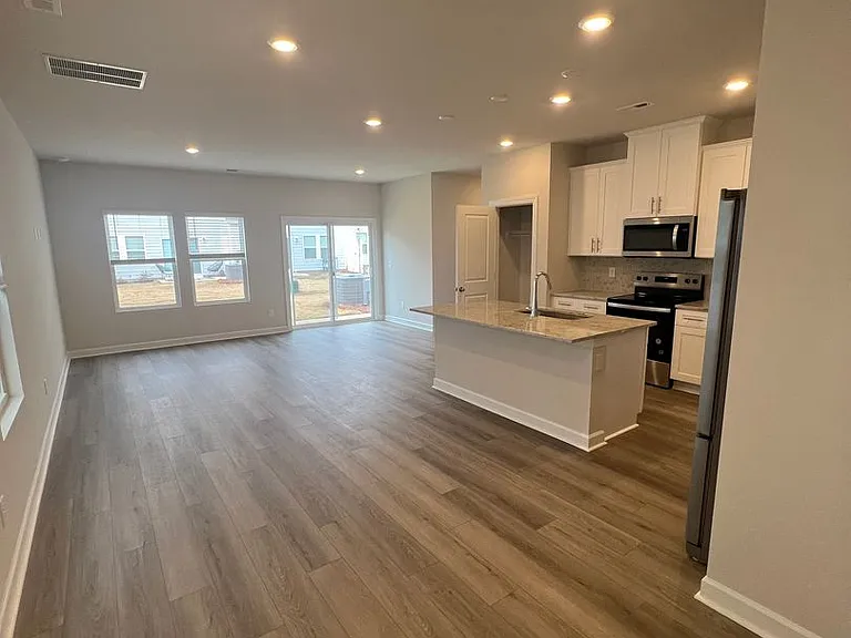 1725 Braemar Village Dr — Photo 3