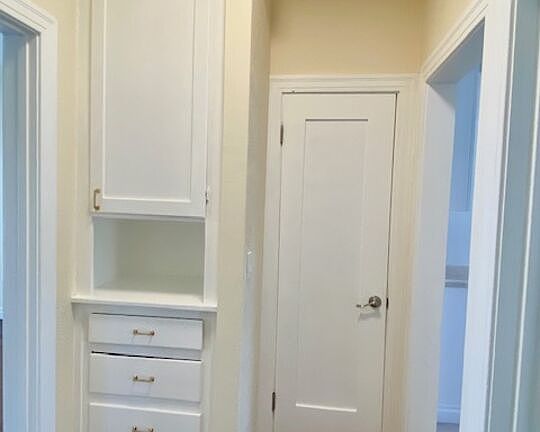 5th image of 1016 N Sweetzer Ave