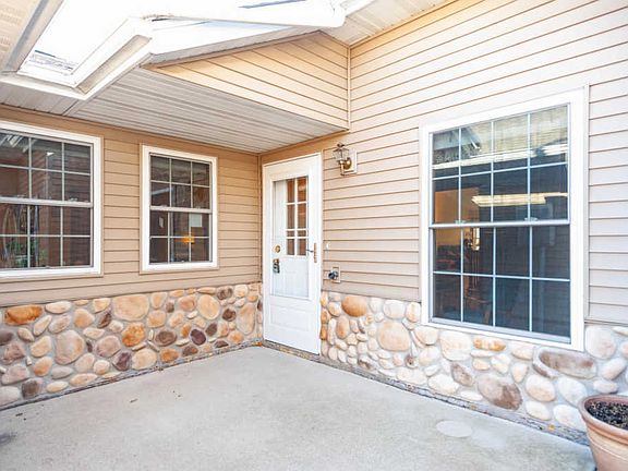 2nd image of 80 Sunrise Dr N